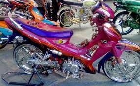 Modifikasi all supra harian dan kontes paling keren 2019,ora supra ora mesra buat yang mau tanyak tanyak silah kan. Modifikasi Supra X 100 Kontes Tangunan100 Modifikasi Cute766