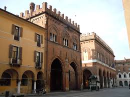 Piazza Del Comune Di Cremona In Primo Piano La Loggia Dei Militi A Destra Il Palazzo Comunale Luoghi Italia Paesaggi