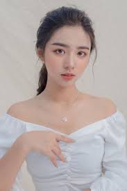 Hot-girl ảnh thẻ' bất ngờ bị đào mộ kho ảnh cũ, cư dân mạng lắc đầu vì quá  sốc...