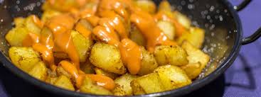 Rien De Plus Typique En Espagne Que Les Patatas Bravas La Tapa Par Excellence De N Impo En 2020 Recettes De Cuisine Recettes De Cuisine Espagnole Cuisson Des Aliments
