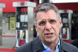 Décès de Thomas Brunelle: un ruban symbolique pour clore un chapitre