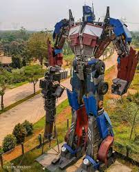 Lalu kenapa sih gambarnya harus keren? Keren Penampakan Robot Transformers Optimus Prime Di Tangerang
