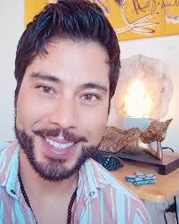 David Vivar's Instagram, Twitter & Facebook