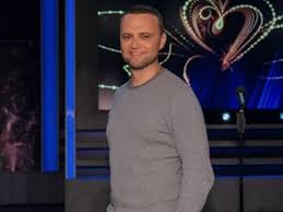 På presskonferensen efter melodifestivalens fjärde deltävling konstaterar en gråtande clara klingenström att det senaste året har varit tufft. Effv8csmg Tb5m