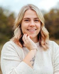 Alison Squire's Instagram, Twitter & Facebook