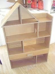 Maison De Poupee Geante En Carton Dollhouse Une Maison De Poupee Ou Une Mini A Em 2020 Casa De Bonecas De Papelao Diy Moveis De Papelao Ideias Para Casa De Bonecas