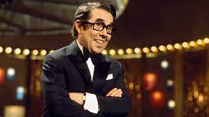 Ronnie corbett's widow says reading letters from her late husband made her feel as though he was still around. Ronnie Corbett Dead Two Ronnies Star Dies At 85 Variety