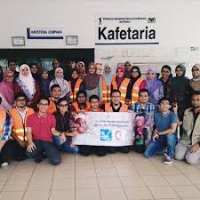 Ketua pengarah imigresen, datuk khairul dzaimee daud (gambar), berkata daripada jumlah itu, 110 daripadanya telah dihantar ke pusat kuarantin dan baki pendatang yang positif jangkitan itu masih lagi berada di tiga buah depot tahanan imigresen iaitu di bukit jalil, klia dan semenyih, katanya. Depot Imigresen Bukit Jalil Penjara