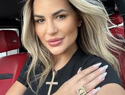 Deolane Bezerra ganha seguidores após prisão