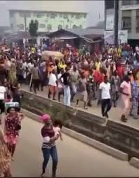 The national association of nigerian students (nans), which was originally part of the organisers of today's protest, pulled out yesterday, citing safety concerns and fear of hijack by politicians. Fejsndsuuwye1m