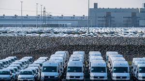 Aufgrund des mangels an halbleitern stoppten inzwischen schon für vier wochen die bänder. Vw Fabrik Emden Wenn 8000 Mitarbeiter Umdenken Mussen Tagesschau De