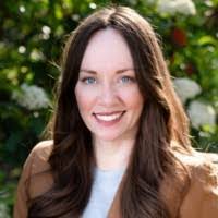 Kim Hinds's Instagram, Twitter & Facebook