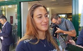 Lors de la finale du relais 4 x 200 m, elle permet à l'italie composée de alice mizzau, chiara masini luccetti et erica musso, de remonter de la 7 e à la 2 e place pour remporter la médaille d'argent, la première médaille pour l'italie en relais aux championnats du monde. Nuoto Settecolli 2018 Quadarella In Finale Nei 200 Stile Libero Panziera Ok Nei 200 Dorso