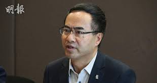 【足夠供應】5 個優先組別嘅市民禮拜三早上 9 點可上網預約接種復必泰疫苗，薛永恒局長估計上網預約嘅人數會非常多，呼籲市民耐心等候 🙏🏻，並強調. Kodpllchzamn5m