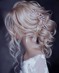How About This Stunning Hairstyle Double Tap Tag Your Girls Hairstyle By Ulyana Strapless Dress Hairstyles Diy Wedding Hair Trendy Wedding Hairstyles