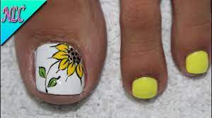 Uñas decoradas con muñecos uñas bellas decoradas decorados para uñas cortas uñas pintadas manicura para uñas cortas manicura 124 pegatinas y stickers para uñas con brillos y figuras. Diseno De Unas Para Pies Girasol Principiantes Sunflower Nail Art Nlc Youtube