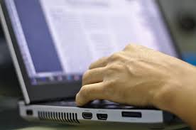 Kasa fiskalna dla informatyka a obowiązek jej posiadania