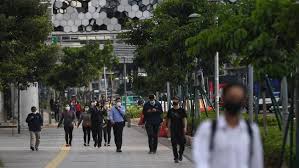 Pebisnis pun bisa merasakan kejenuhan saat di kantor. Psbb Dibuka Pekerja Bumn Di Bawah 45 Tahun Masuk 25 Mei