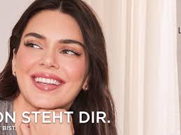 L'Oréal Paris Plump Ambition Lippenöl mit Hyaluron, Vollere &  geschmeidigere Lippen ohne Kompromisse. Intensives Pflegegefühl mit  Hyaluronsäure, bis zu 24H Feuchtigkeit, Farbe: 485 Wine o clock, 5 ml :  Amazon.de: Kosmetik