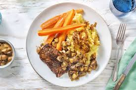 Rindersteak Mit Champignon Senf Sosse Rezept Hellofresh Rezept In 2020 Rindersteak Rezeptideen Lebensmittel Essen