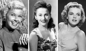 Female Singers Of The 50s Top 20 Greatest Artists We Love In 2020 Female Singers Singer Vera Lynn