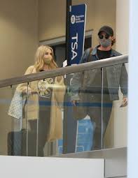 Robert pattinson accusing kristin stewart of having a new affair. Pregnant Emma Roberts Garrett Hedlund Photographed At Airport