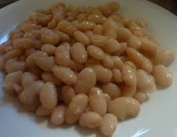 Sciacquate i fagiolini sotto l'acqua corrente e asciugateli, poi spuntateli. Fagioli Lessi Alla Toscana Mangiare Bene