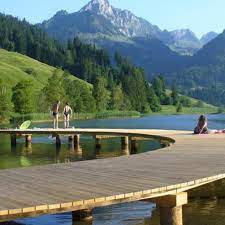 Lèc d'omène ˈle dɔˈmɛn(ə) ()), is a small lake in the canton of fribourg, switzerland with an area of 0.47 km 2 (0.18 sq mi). Schwarzsee