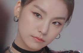 Noah fence miss but ilysm the problem is reading ur yeji gf thingamajig got me,, feelin things is it possible for u to elaborate on her thing for thighs with a thigh. Itzy Jjang Yeji S Cat Eyes Can We Talk About How Facebook