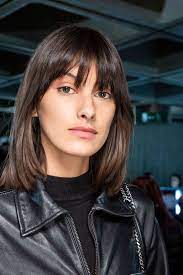 May 17, 2020 · coupe avec frange ondulée. Coupe Au Carre Avec Frange Tres Longue Quelques Idees De Jolies Coupes Au Carre Avec Une Frange Elle