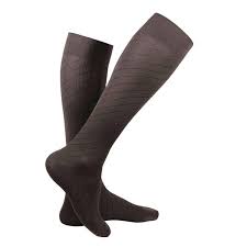 Travel Socks Help Reduce Swelling And Soothes Tired Legs Truform R Travel Graduated Compression Knee High Compression Socks Knee High Socks Thigh High Socks