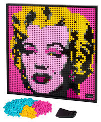 İlk kocası gladys'i terk ederken, çocuklarını yanında götürmüş ve bir daha annelerini görmelerine izin. Andy Warhol S Marilyn Monroe 31197 Art Offiziellen Lego Shop De