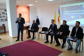 Ministrul delegat pentru afaceri europene, a solicitat sprijinul cnmr în vederea întăririi parteneriatelor româniei cu finlanda şi croaţia, două ţări membre ue, parteneri importanţi ai ţării noastre în procesul pregătirii preluării de către românia a preşedinţiei comisiei europene. Ministrul Delegat Pentru Afaceri Europene Victor Negrescu Intalnire ImportantÄƒ La Slatina Gazeta Oltului