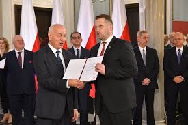 Jun 25, 2021 · przemysław czarnek podsumował rok szkolny. Minister Przemyslaw Czarnek Zamierza Usunac Jezyk Obcy Z Matury To Fake News Fakenews Pl