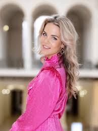 Klaasje meijer was born in the year of the pig. Pbs Twimg Com Media Emxyi9mwmae 6oc Jpg