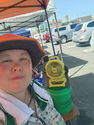 I'm here!! Wind and heat won't stop me!! Catch me and my crew at Palo  Farmers Market til 6pm!! In true Iowa girl fashion, I will say the heat  isn't so bad