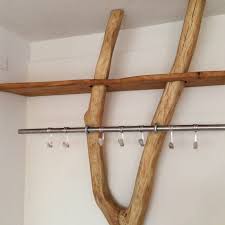 Mit wenigen mitteln und etwas kreativität lassen sich baumstämme verschönern. Garderobenstander Aus Baumstamm Selbst Bauen Selbst Garderoben Aus Holz Anfertigen So Macht Man Das Zweigedeko Diesen Konnen Sie Mit Etwas Kraftaufwand Und Geeignetem Werkzeug Selber Aushohlen Sporty Looking Cars