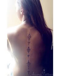 Feminine spine tattoos for women. Pin En Tattoo