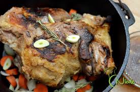 Infuzează uleiul circa un minut cu aceste arome și rumește treptat carnea pe ambele părți până primești o culoare aurie. Pulpa De Miel Gatita Lent La Cuptor Retete Originale Cu Nicole