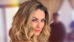 La animadora y cantante venezolana, josemith bermúdez, fue despedida por sus familiares y amigos más cercanos en un funeral íntimo realizado este domingo. Aracely Arambula No Queria Protagonizar La Patrona Conoce Por Que Acepto Vidamoderna Com