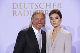 2015 lernte volk den medienunternehmer frank otto kennen und verlobte sich im märz 2018 mit ihm.9 im selben jahr nahm sie ein ende november 2020 gab sie die trennung von otto und eine beziehung mit dem in istanbul lebenden timur akbulut bekannt,13 der 2010 im todesfall eschli. Herzblatt Geschichten Der Richtige Riecher