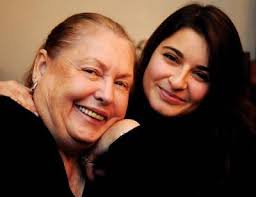 Student visits her former 1st-grade teacher in Enid