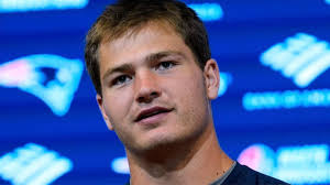 1 QB league I would be getting Allen. My current QBs are Maye, Penix,  Murray I could switch the first to a 26 but the 2026 first I have will be  early