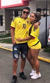 Juan camilo 'cucho' hernández es el delantero de moda en colombia, luego de haber debutado con dos goles en la 'tricolor' en el partido amistoso contra costa rica, hecho histórico para el seleccionado colombiano que pone como protagonista al joven jugador de 19 años. Gol Garra On Twitter La Mama Del Cucho Hernandez Https T Co Rjigkw6buf