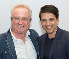 He was discovered while performing at a dance recital at age 16 and was quickly cast on tv's eight is enough. Karate Kid Ralph Macchio Uber Die Tv Fortsetzung Cobra Kai Express De