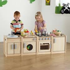 Jouet En Bois Idees De Cadeau Pour Un Enfant Plus Heureux Cuisine En Bois Enfant Jouet Cuisine Jouets En Bois