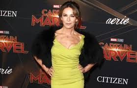 At 49 years of age, the dancer ended up winning dancing with the stars and made a huge comeback in her then diminishing career! Jennifer Grey Patrick Swayze Wird Im Dirty Dancing Sequel Nicht Ersetzt
