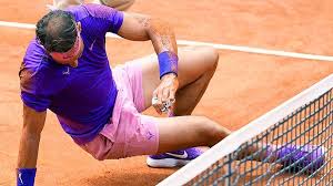 Испанский теннисист рафаэль надаль одержал победу над сербом новаком джоковичем в финале турнира серии «мастерс» в риме. Sieg Gegen Zverev Nadal Wankt Sturzt Aber Fallt Nicht