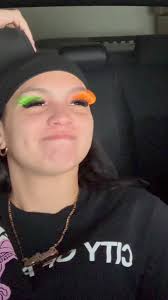 Boyfriend Reacts to Powerpuff Girls Inspired Eyelashes