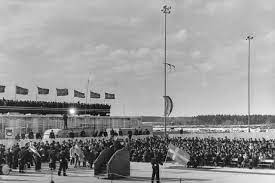 Som förste passagare anlände prins bertil i ett av planen. Bilden Fran Brommas Invigning Gav Reaktioner Svd